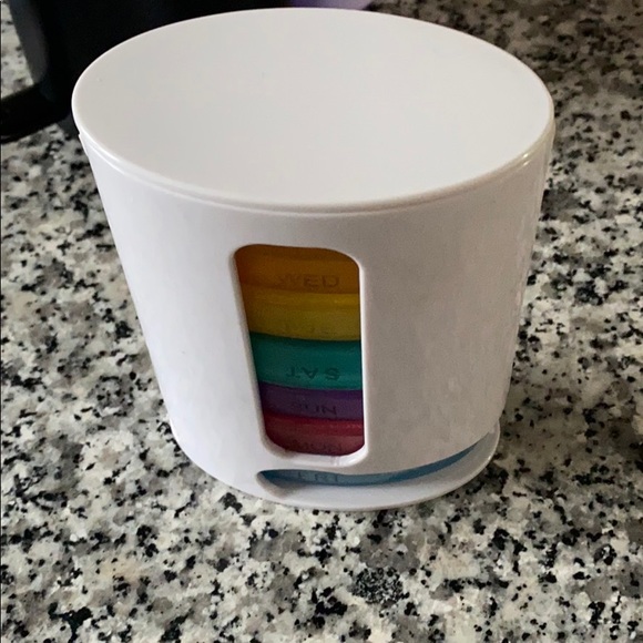 Pill dispenser - Picture 5 of 6